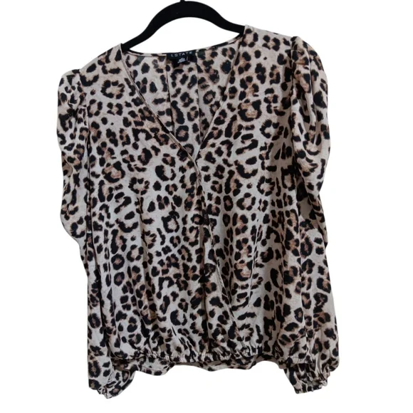 1. STATE RAWR!! Leopard Print Slight Puffy Sleave Soft V- Neck Blouse - Picture 3 of 7